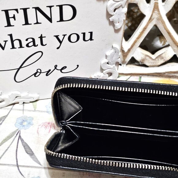 Michael Kors Black Leather Zippered Wallet Card Case. - Picture 6 of 13